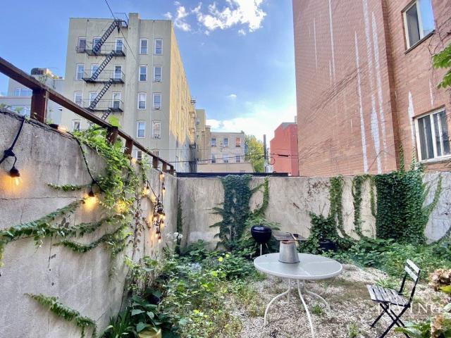 Foto del edificio - 3 bedroom in Brooklyn NY 11249