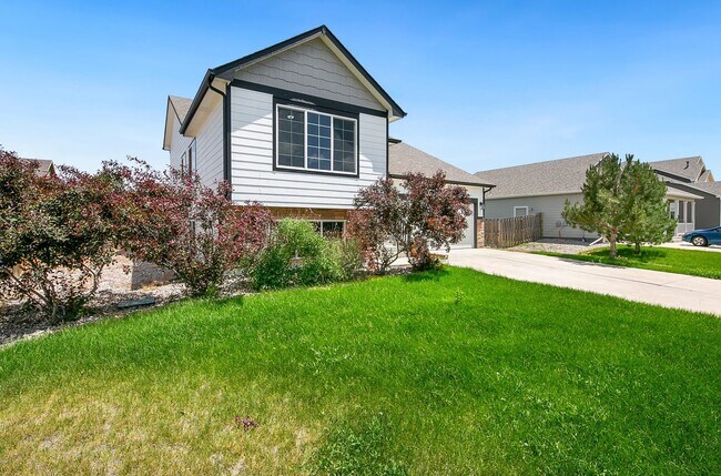 Building Photo - Totally Updated 3 Bedroom 4 Bath home