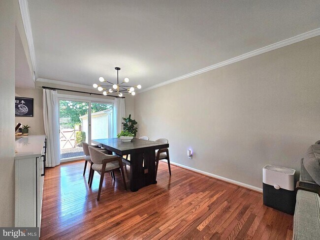 Foto del edificio - 5988 Queenston St