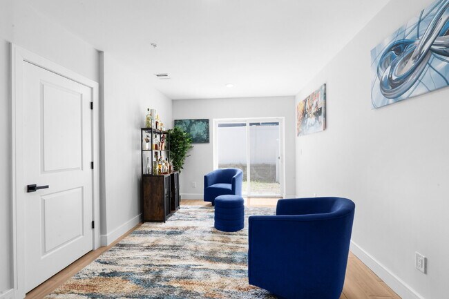 Building Photo - "Charming 2-Bedroom Condo with 2 Full & 2 Half Baths in Prime Plainfield Location!"