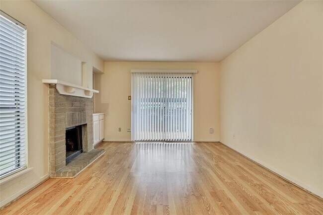 Foto del edificio - 3500 Tangle Brush Dr