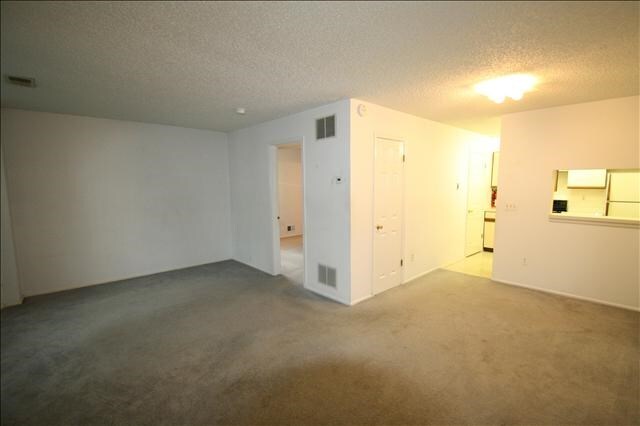 Foto del edificio - 708 Pepperidge Rd