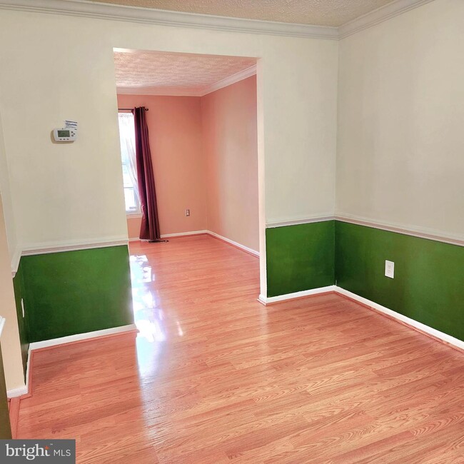 Building Photo - 726 Rainbow Ct