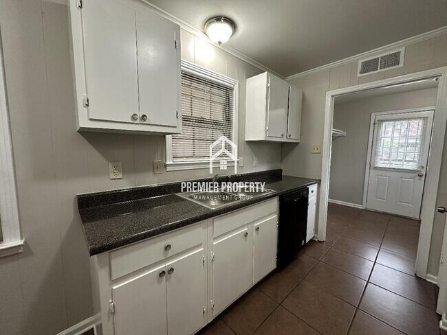 Foto del edificio - 2948 S Mendenhall Rd