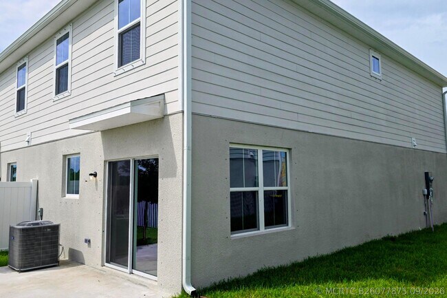 Building Photo - 15712 Seasons St