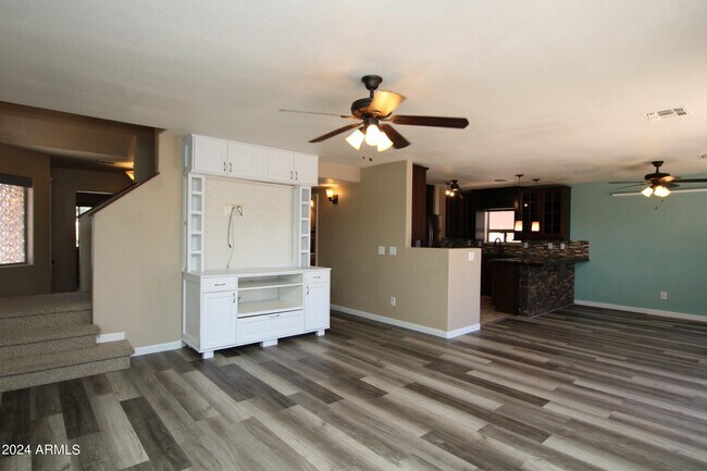 Building Photo - 42539 W Sunland Dr