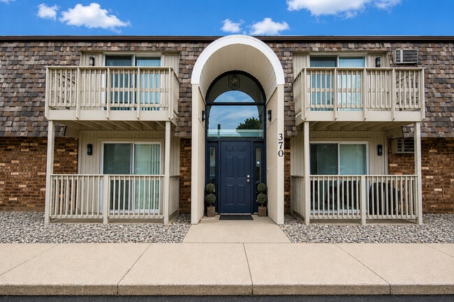 Building Photo - 370 Villabrook Dr