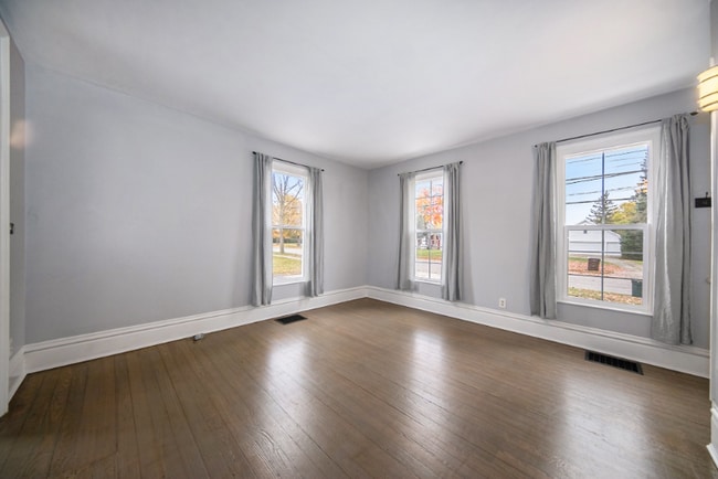 Building Photo - 212 Kilbuck St E