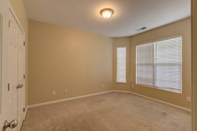Foto del edificio - 2645 Shannon Trace
