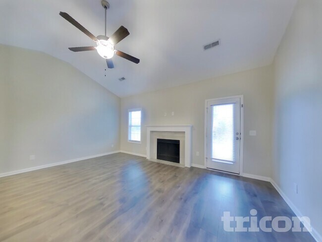 Building Photo - 825 Ellyson Dr