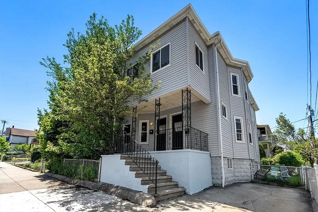 Primary Photo - 39 Medford St