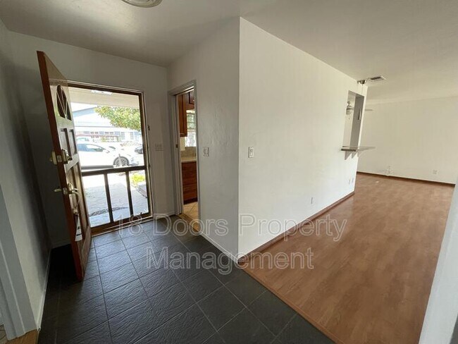 Foto del edificio - 5167 Tipton St