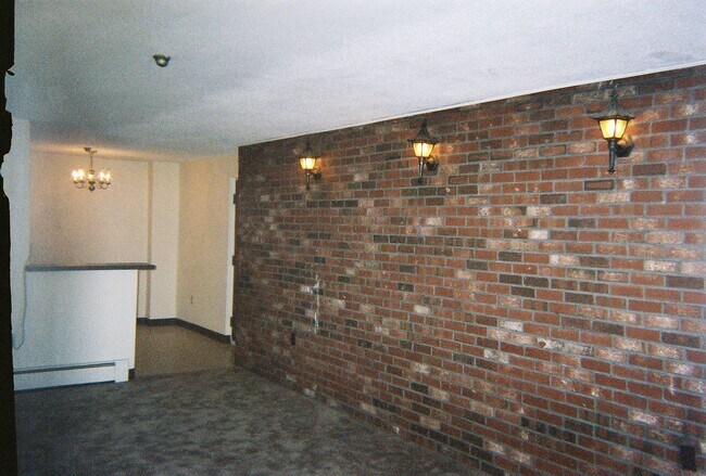 Building Photo - 4 Church St