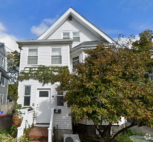 Building Photo - 17 Holman St