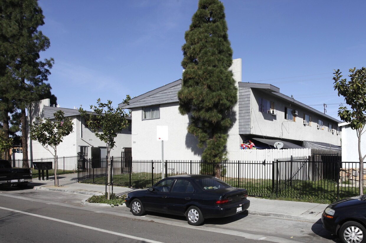 Foto principal - 331-337 W Valencia Dr