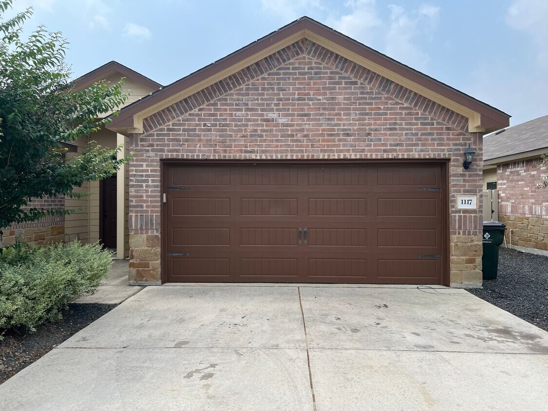 11171119 Stanley Wy, Seguin, TX 78155 Townhome Rentals in Seguin TX