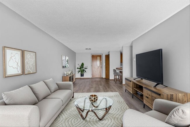 Building Photo - 296 Main St