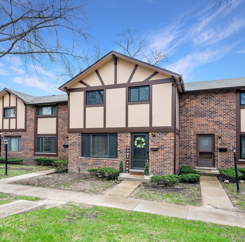 Primary Photo - 18W269 Kirkland Ln