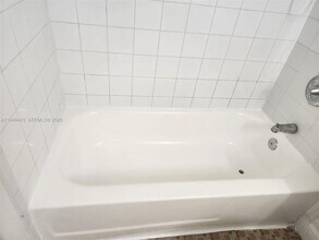 Building Photo - 15201 NE 6th Ave