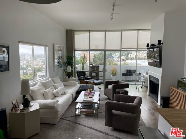 Foto del edificio - 1155 N La Cienega Blvd