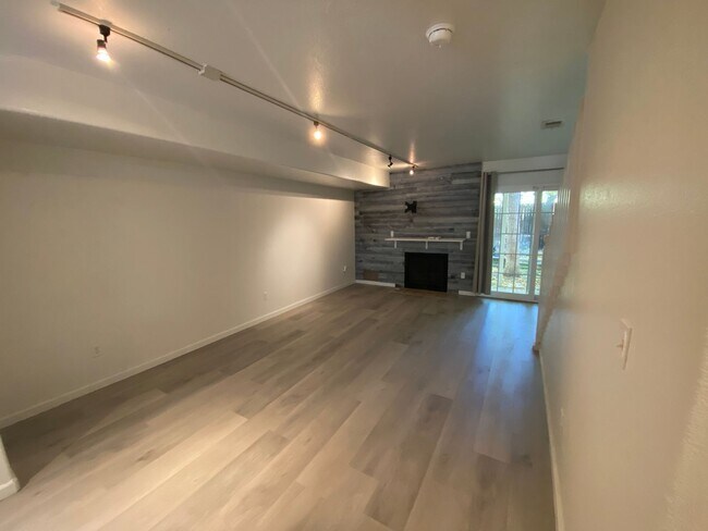 Foto del edificio - 2 Bedroom Townhome Near Buckley Air Force Base
