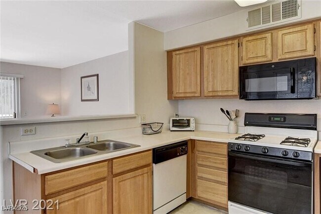 Foto del edificio - 5710 E Tropicana Ave