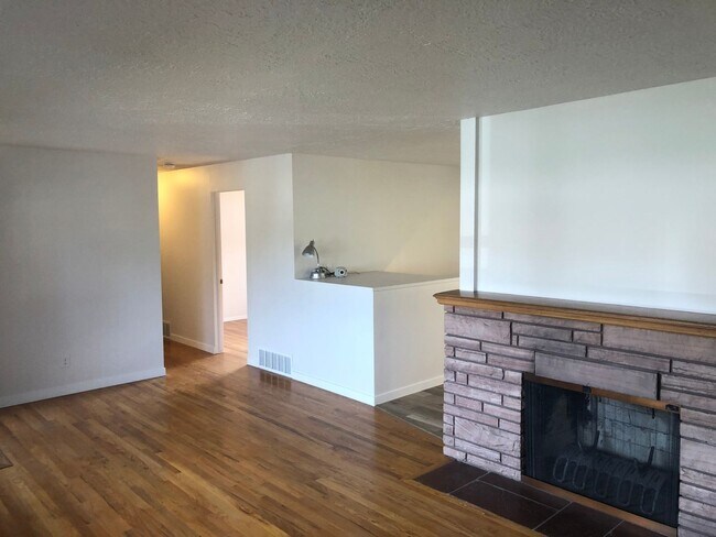 Foto del edificio - Beautiful Northside 3 Bedroom 2.5 Bath near the Indian Trail!