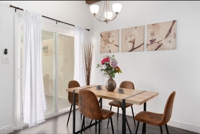 Foto del edificio - 2516 E 5th Pl