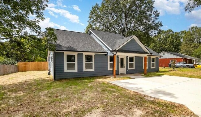 Building Photo - Charming BRAND NEW 3BR/2BA For Rent in Cha...