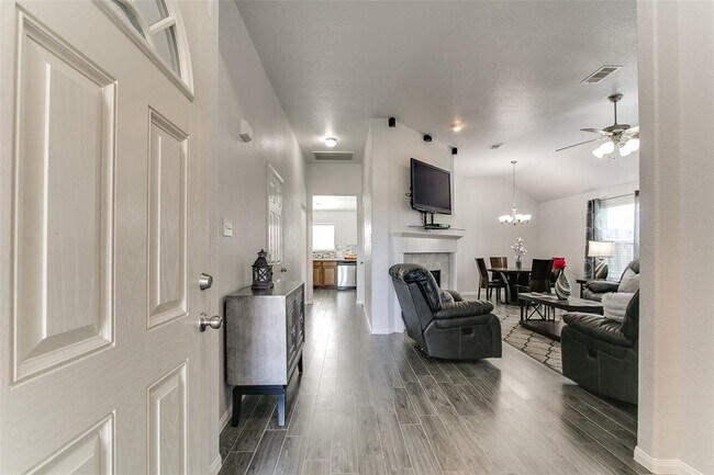 Building Photo - 5326 Kyla Cir