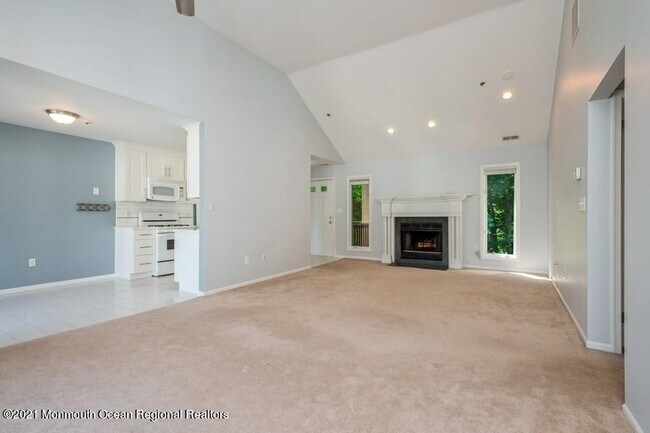 Building Photo - 61 Tower Hill Dr