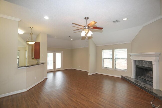 Building Photo - 13719 Summer Hill Dr
