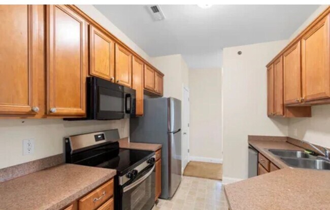 Foto del edificio - 2025 Silvercrest Dr