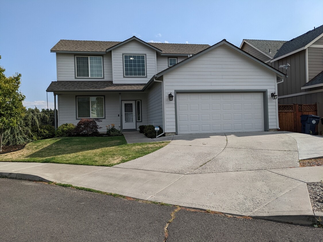 20879 Daniel Duke Way, Bend, OR 97701 House for Rent in Bend, OR