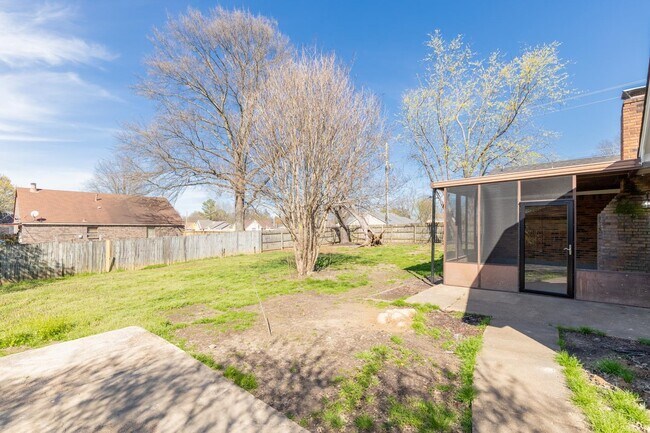 Building Photo - 6100 Scarlet Leaf Dr