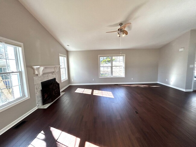 Foto del edificio - South AVL - Three Bedroom home with Wooded...