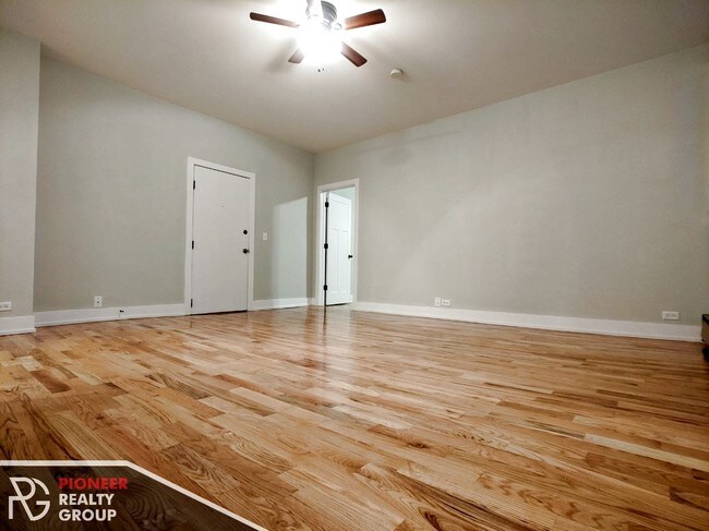 Foto del edificio - 635 W Barry Ave