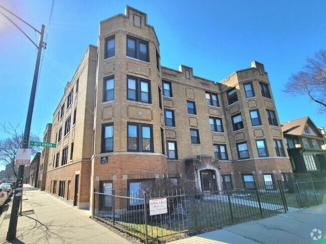 Building Photo - 4216 N Clark St