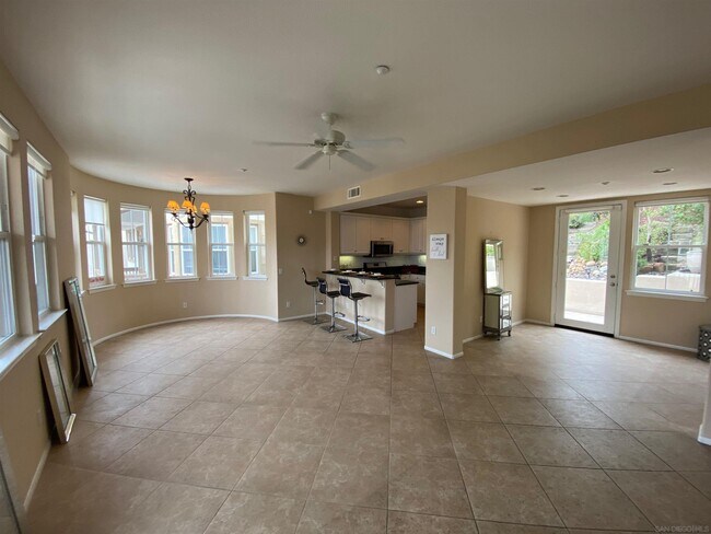 Foto del edificio - 3141 Harbor Ridge Ln
