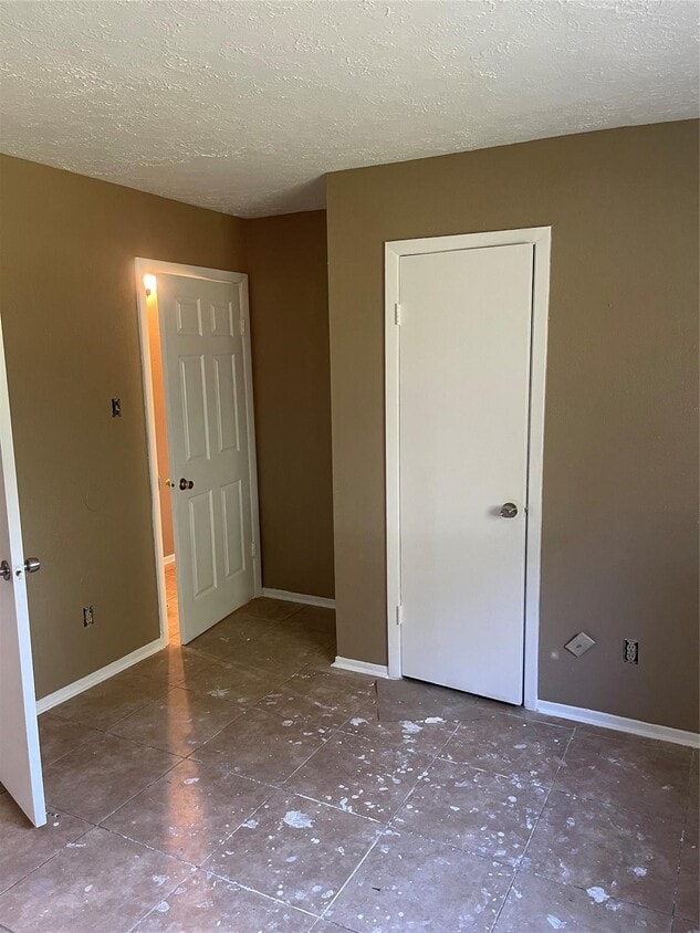 Building Photo - 4923 Hickorygate Dr