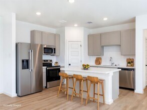 Building Photo - 1939 Longmire Villas Ct