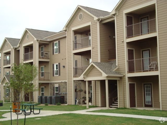 Building Photo - Stone Canyon