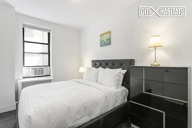 Building Photo - 19 W 55th St