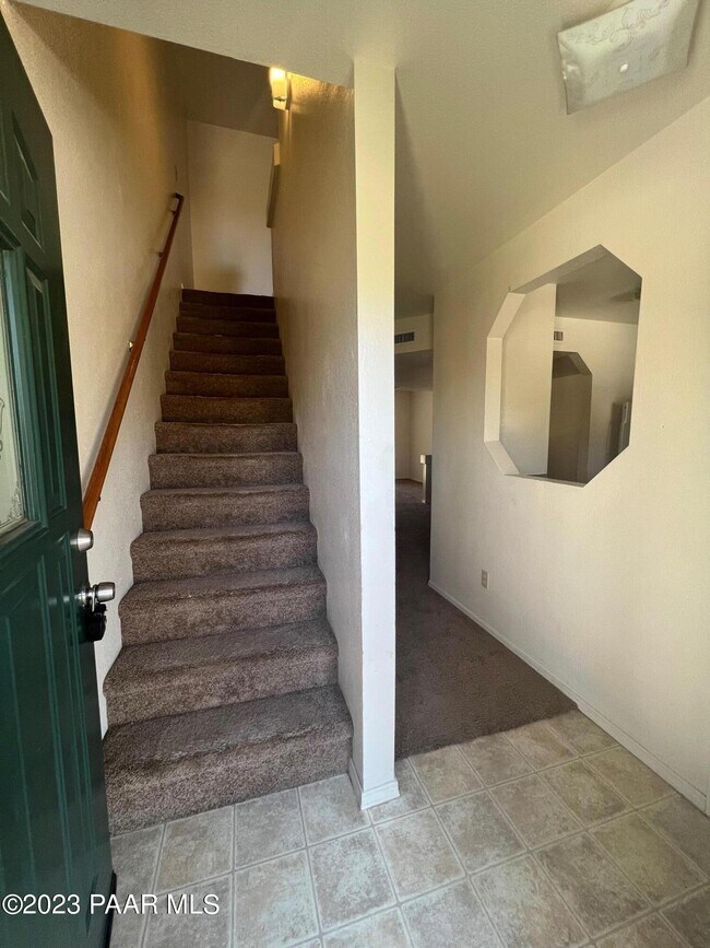 Foto del edificio - 9615 E Lakeshore Dr
