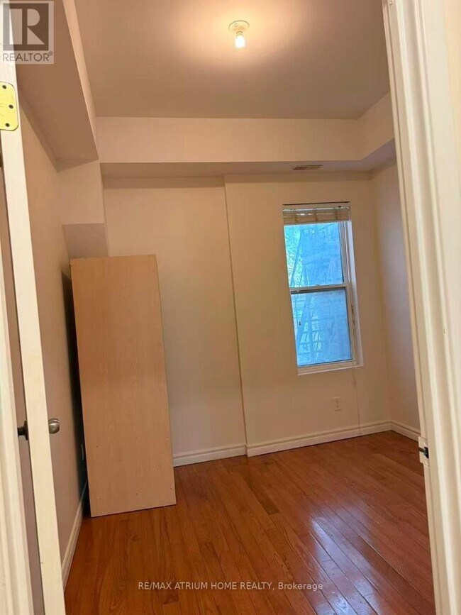 Photo du bâtiment - 413 Spadina Ave.