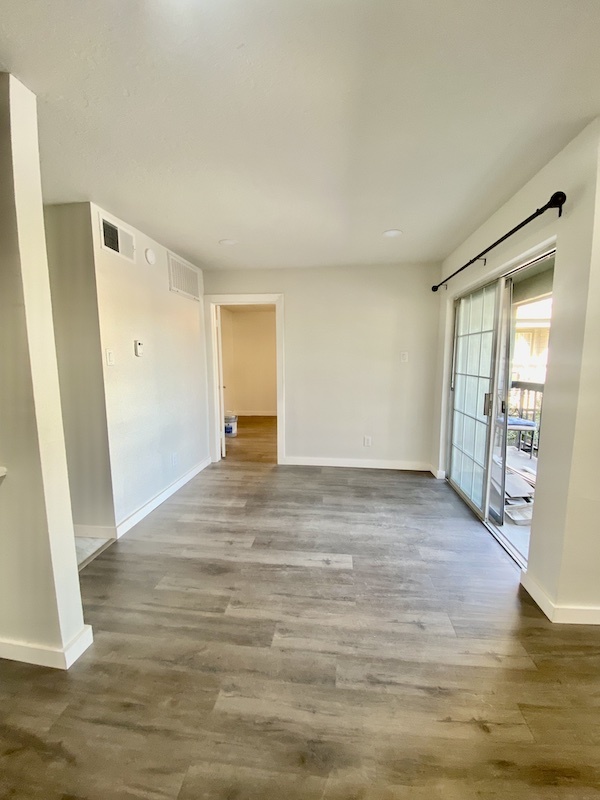 Living Nook Area - 18333 Roehampton Dr