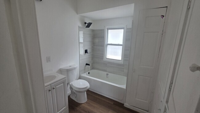 Foto del edificio - 3621 E 154th St