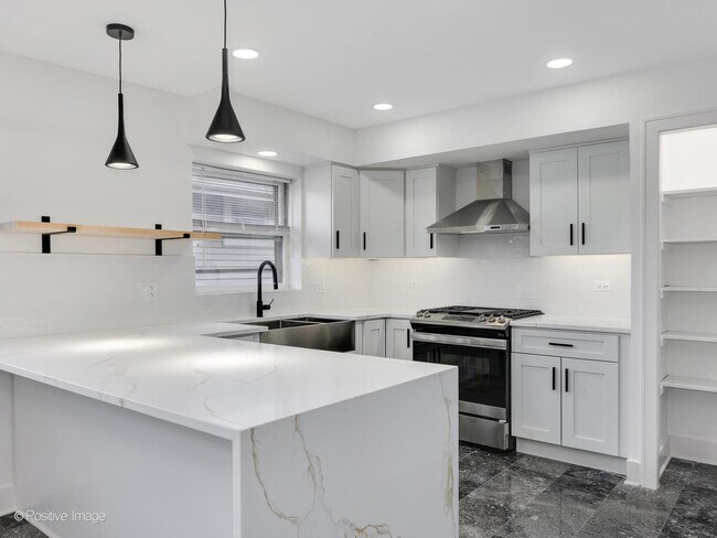 Foto del edificio - 2538 W Arthur Ave