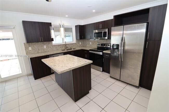 Foto del edificio - 230 SW 30th Ave