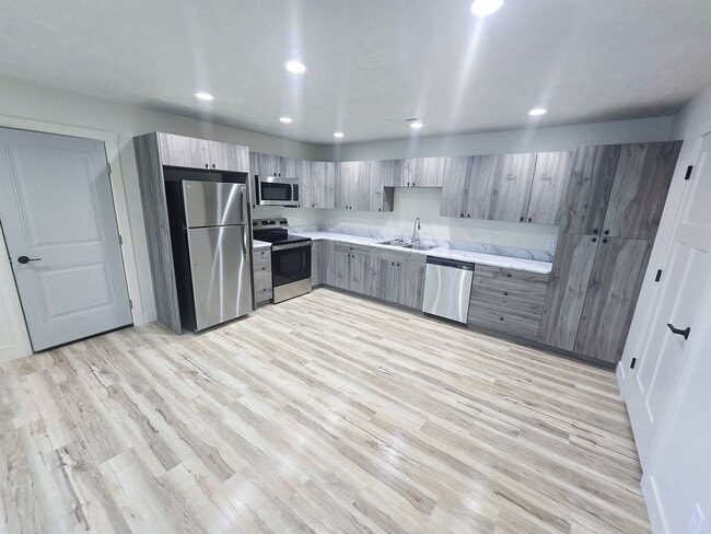 Foto del edificio - Attention Wood River!